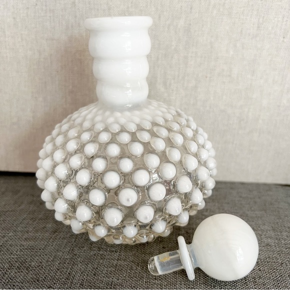 Vintage Fenton Opalescent Moonstone Hobnail Milk Glass Perfume Bottle & Stopper - Picture 2 of 3